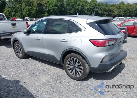 2020 Ford Escape Titanium z USA, uszkodzony, nr VIN 1FMCU9J97LUB17778